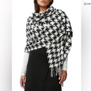 DKNY Women's Oversized Houndstooth Scarf